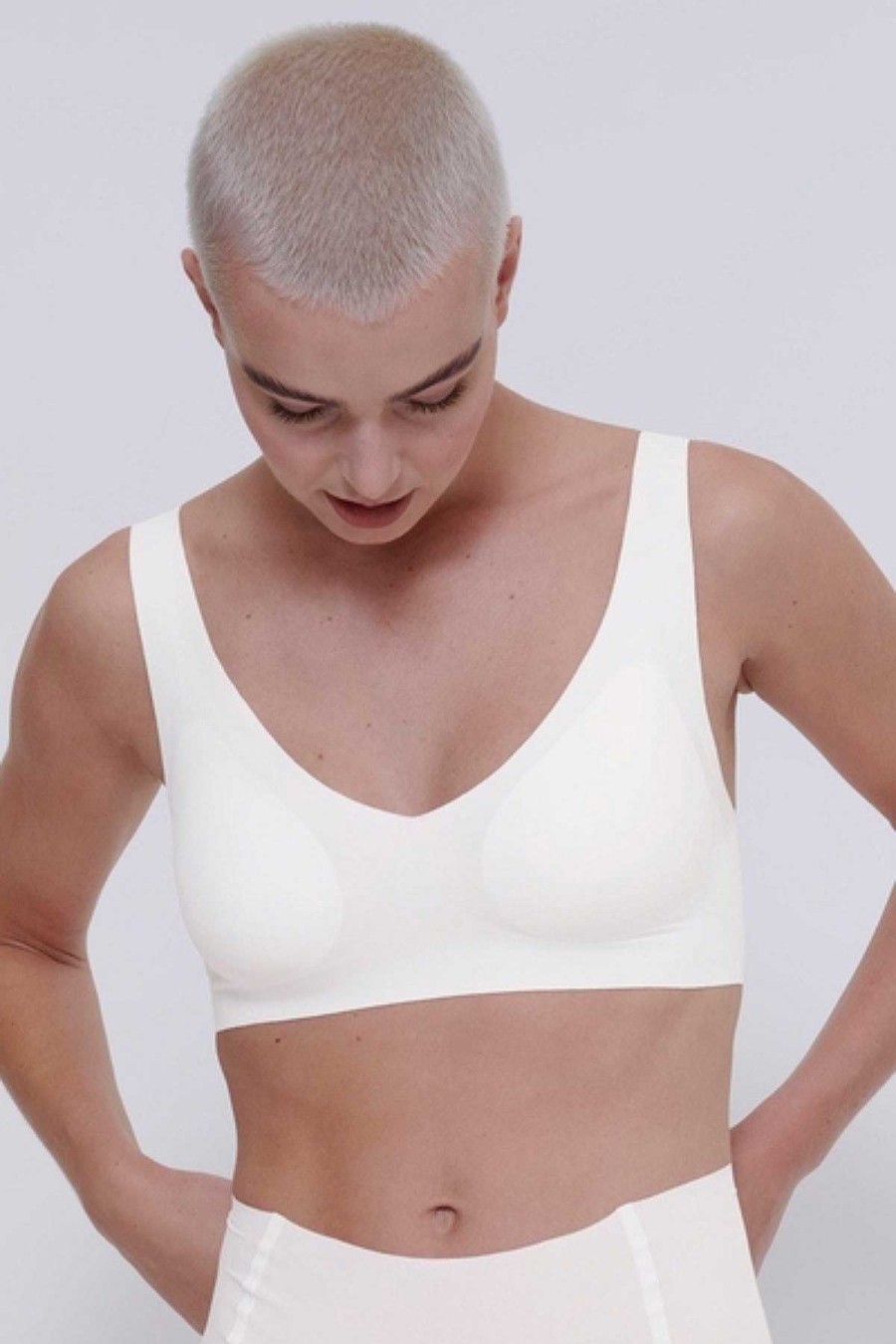 Lingerie | Sloggi Zero Feel V-Neck Bralette In White